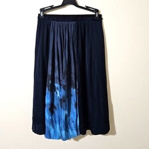 10 Central Pleat Front Skirt